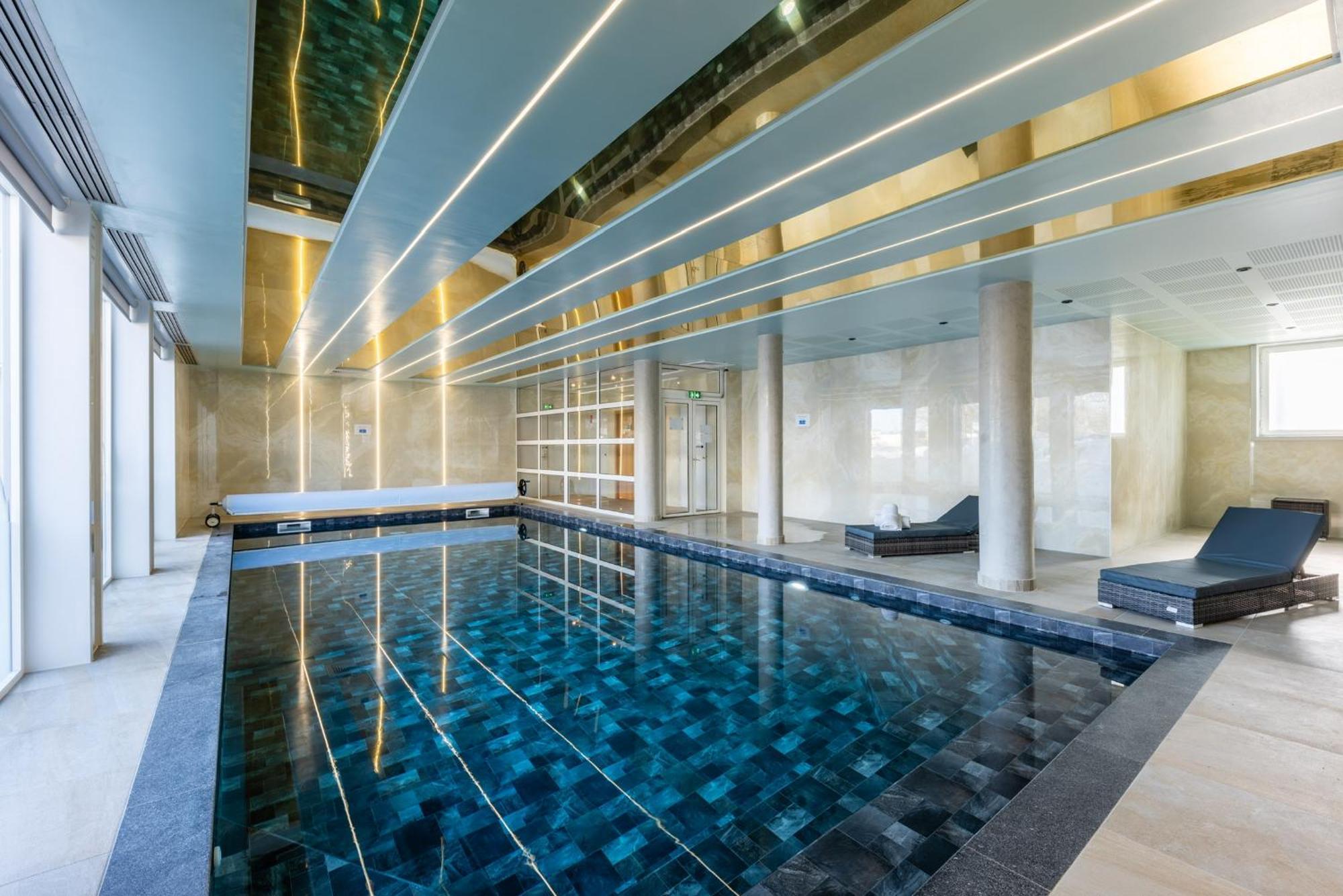 Brit Hotel Privilege Paris 罗尼苏布瓦 外观 照片