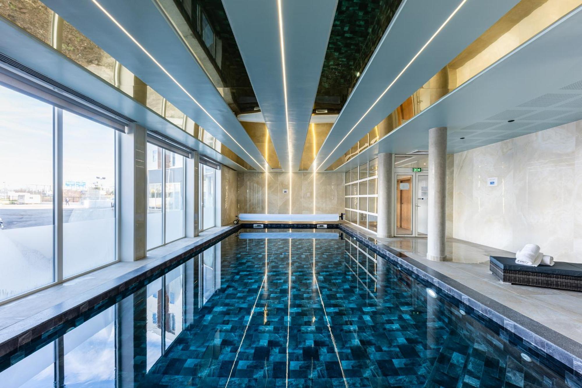 Brit Hotel Privilege Paris 罗尼苏布瓦 外观 照片