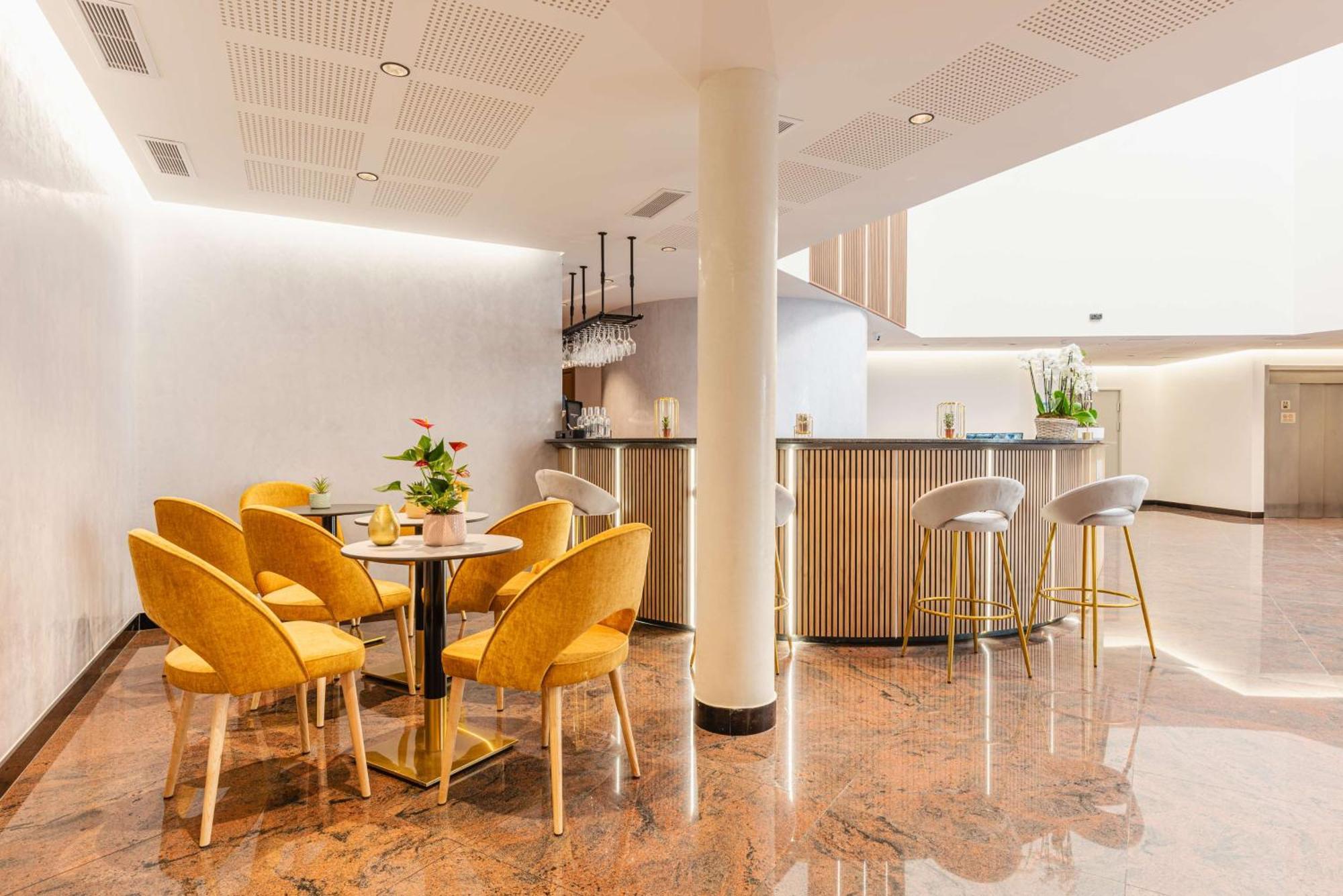 Brit Hotel Privilege Paris 罗尼苏布瓦 外观 照片
