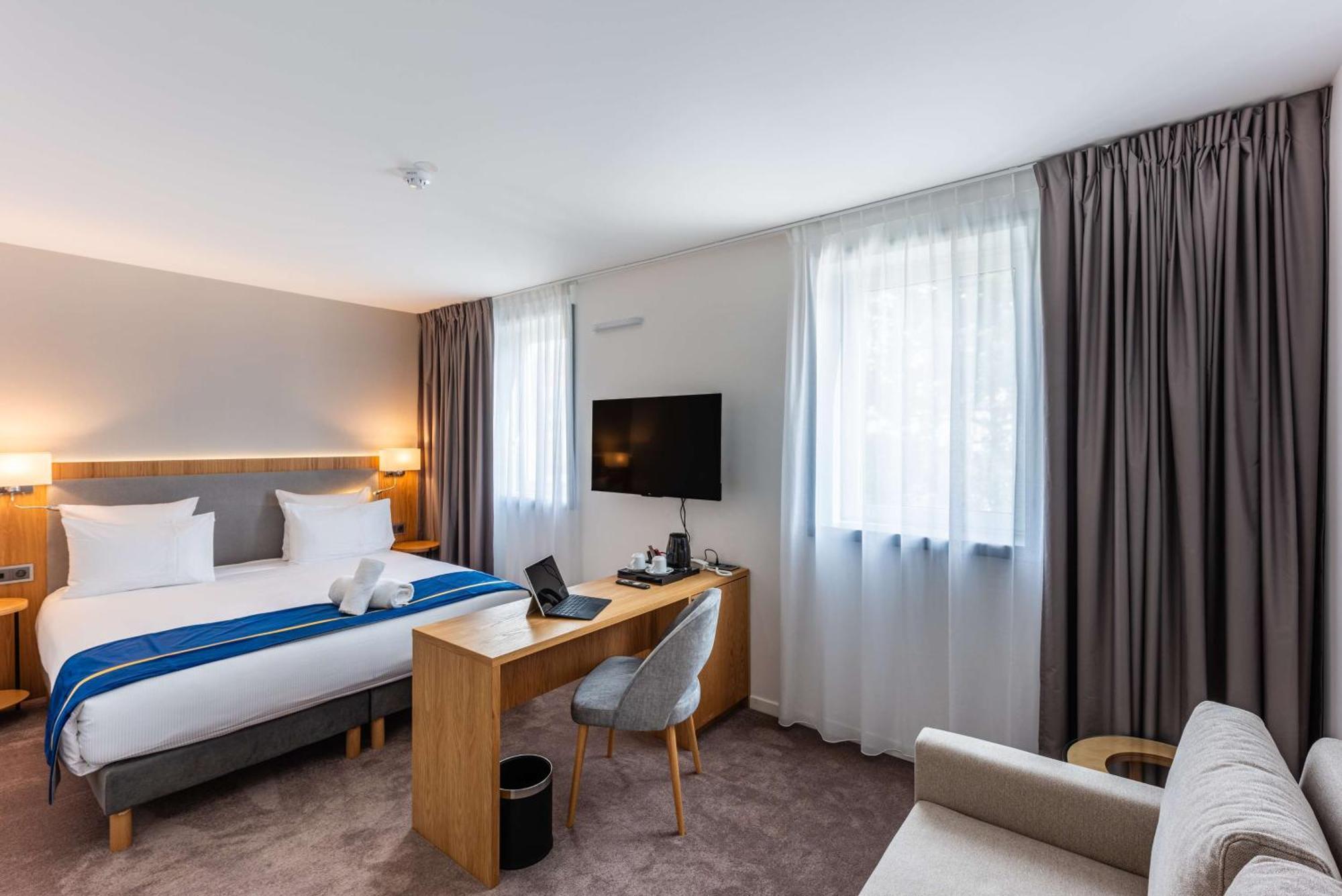 Brit Hotel Privilege Paris 罗尼苏布瓦 外观 照片