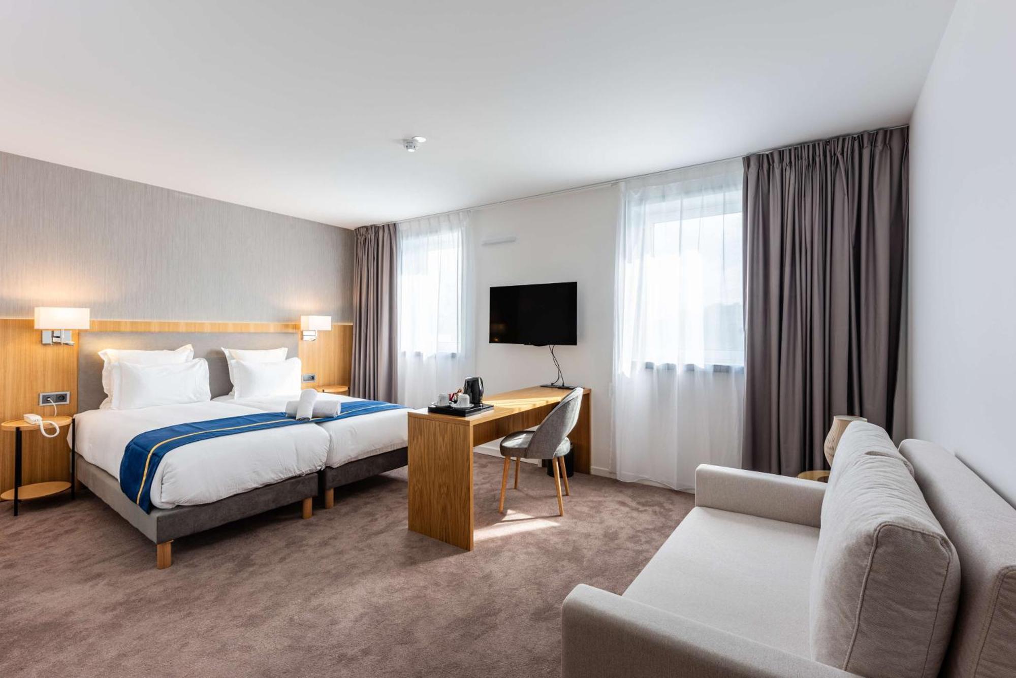 Brit Hotel Privilege Paris 罗尼苏布瓦 外观 照片