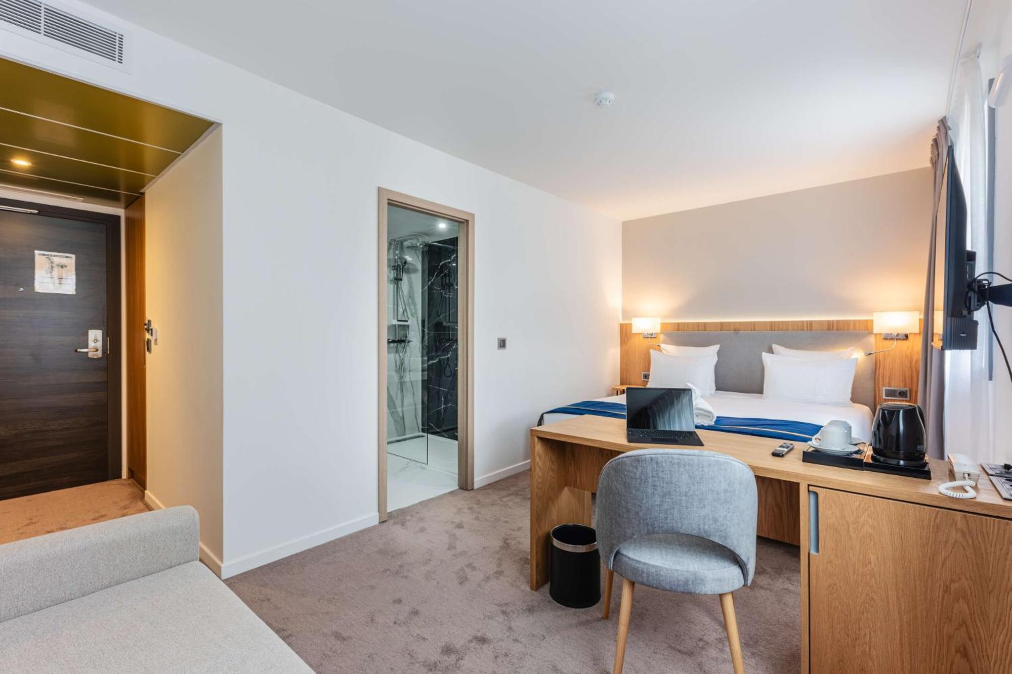 Brit Hotel Privilege Paris 罗尼苏布瓦 外观 照片