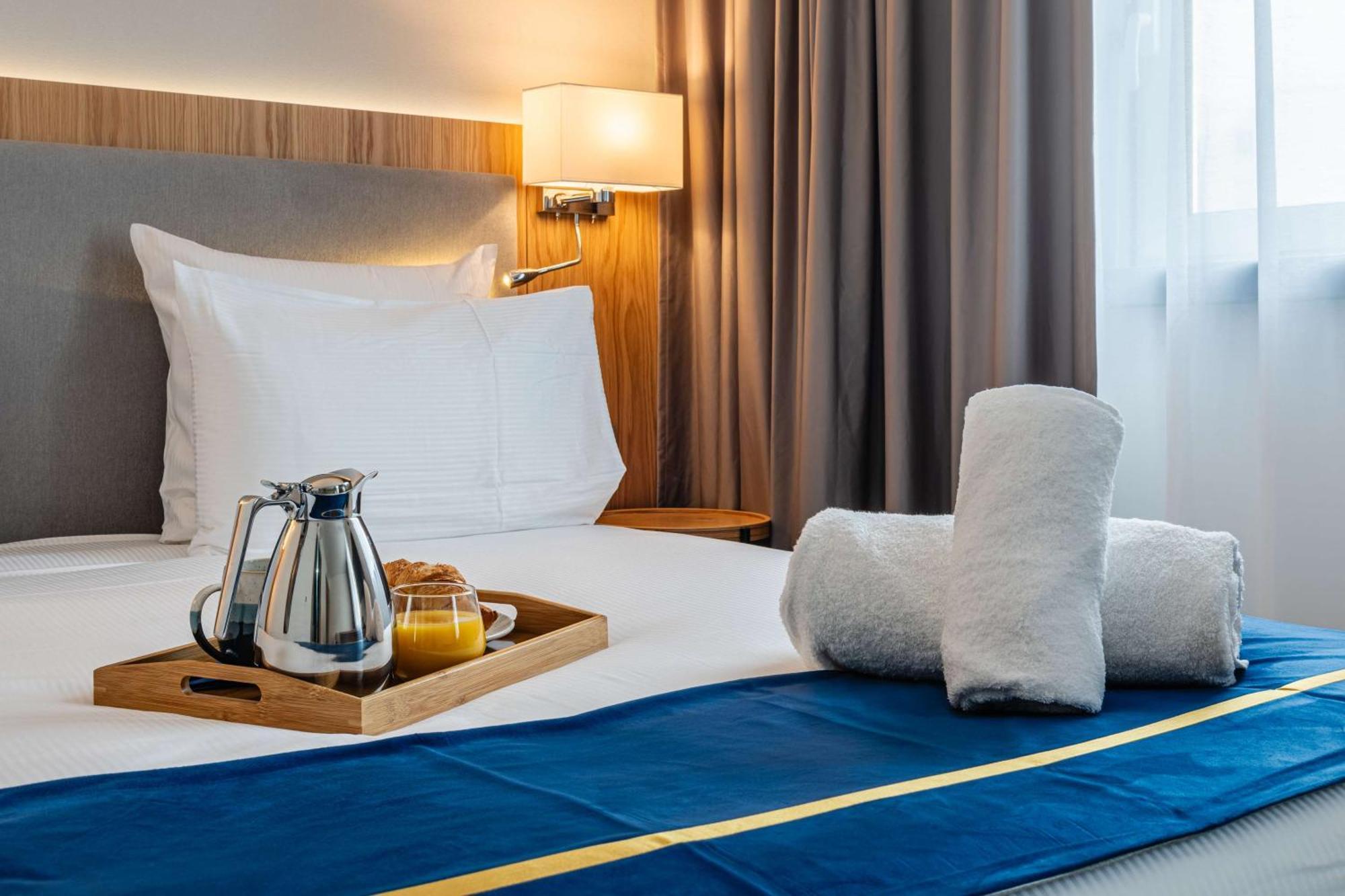 Brit Hotel Privilege Paris 罗尼苏布瓦 外观 照片
